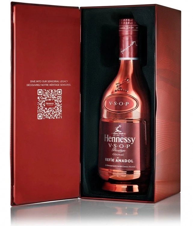 Hennessy V.S.O.P Limited Edition By Refik Anadol Cognac Hennessy   