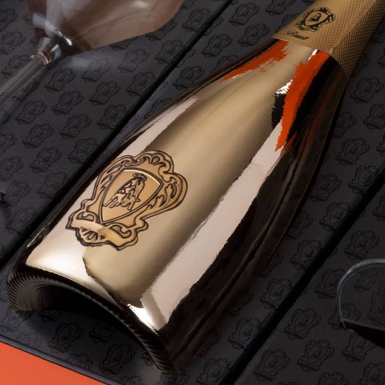 Lamborghini: Oro Vino Spumante with Gift Set - BuyMyLiquor